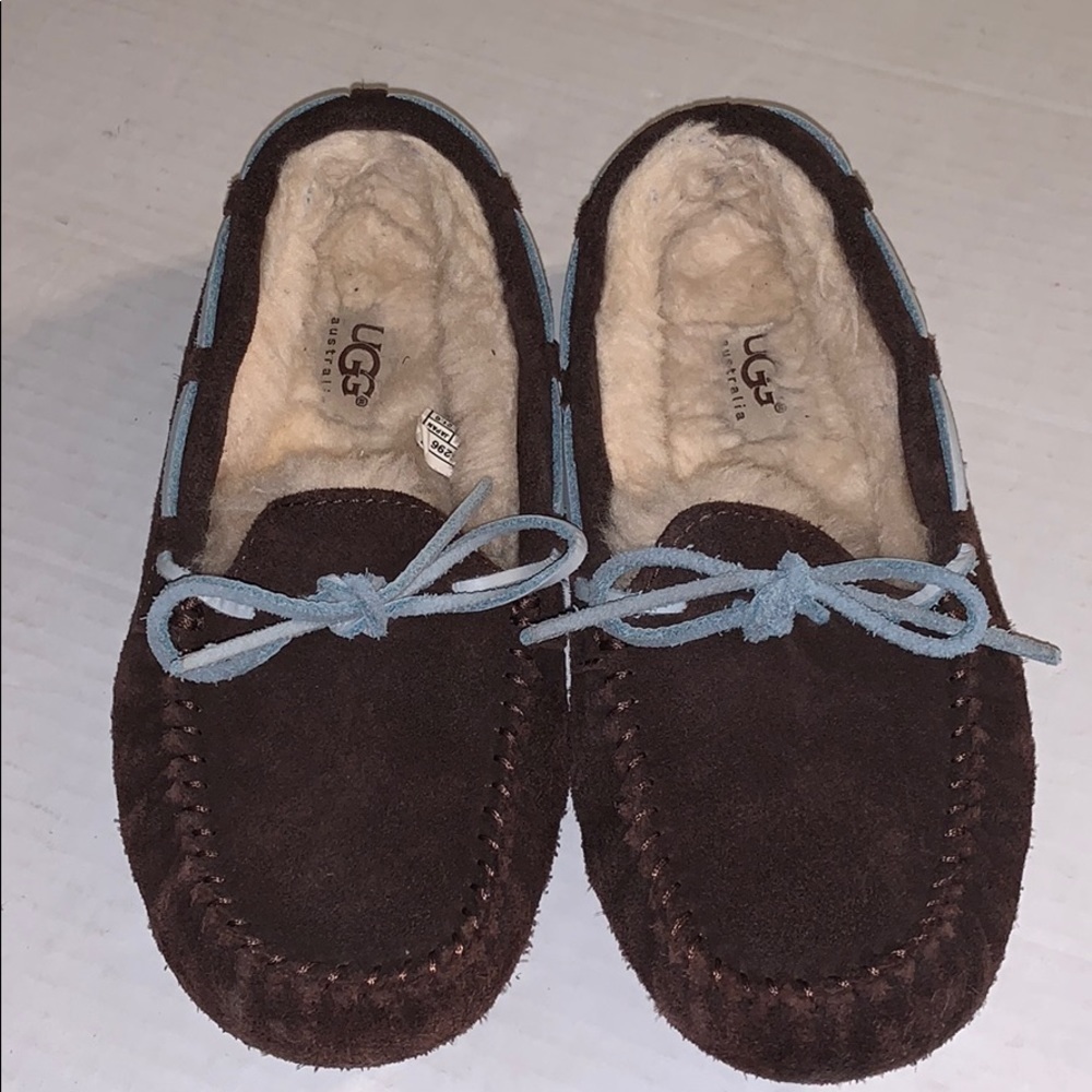 Ugg Dakota Moccasins big kids  size-2